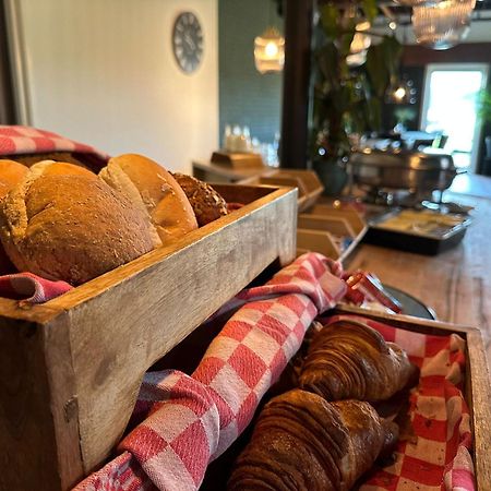 B&B Hotel De Vrije Vogel Elsloo  エクステリア 写真