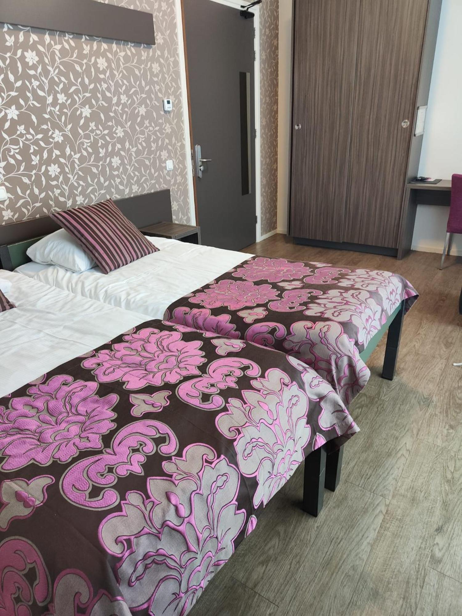 B&B Hotel De Vrije Vogel Elsloo  エクステリア 写真