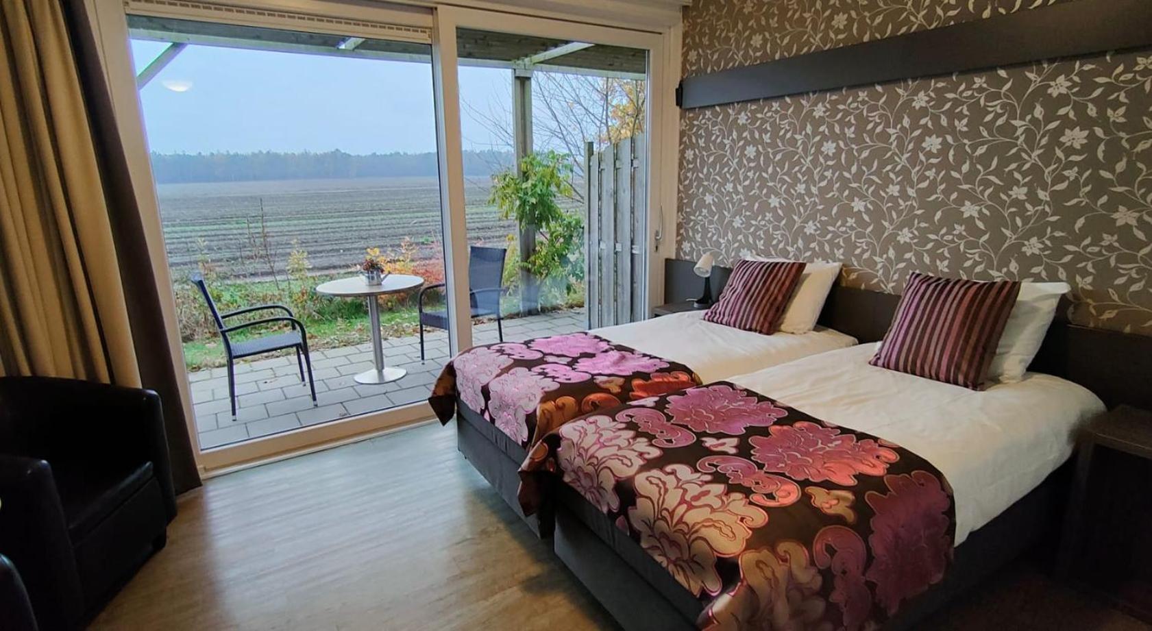 B&B Hotel De Vrije Vogel Elsloo  エクステリア 写真