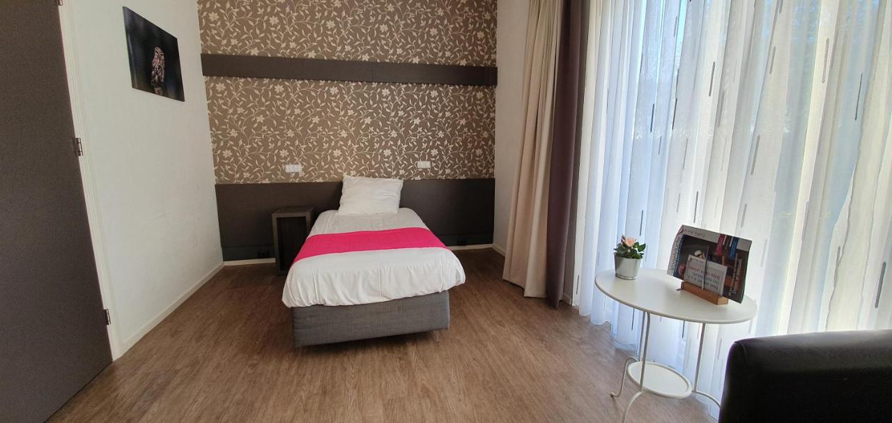 B&B Hotel De Vrije Vogel Elsloo  エクステリア 写真